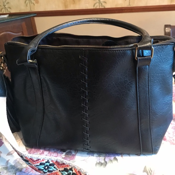 NWOT MID SIZE BLACK BAG WITH GUITAR STRAP ALL NEW - Picture 3 of 17